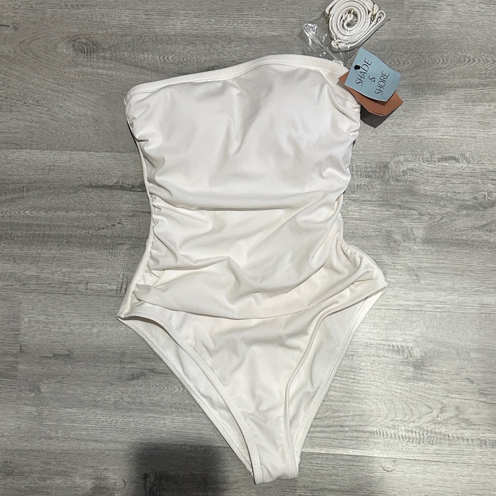 High leg cheeky one piece bathing suit